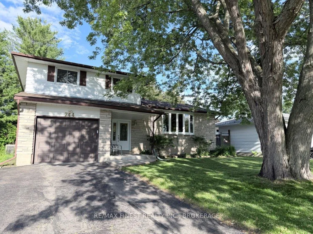 Front of 744 Sussex Boulevard
