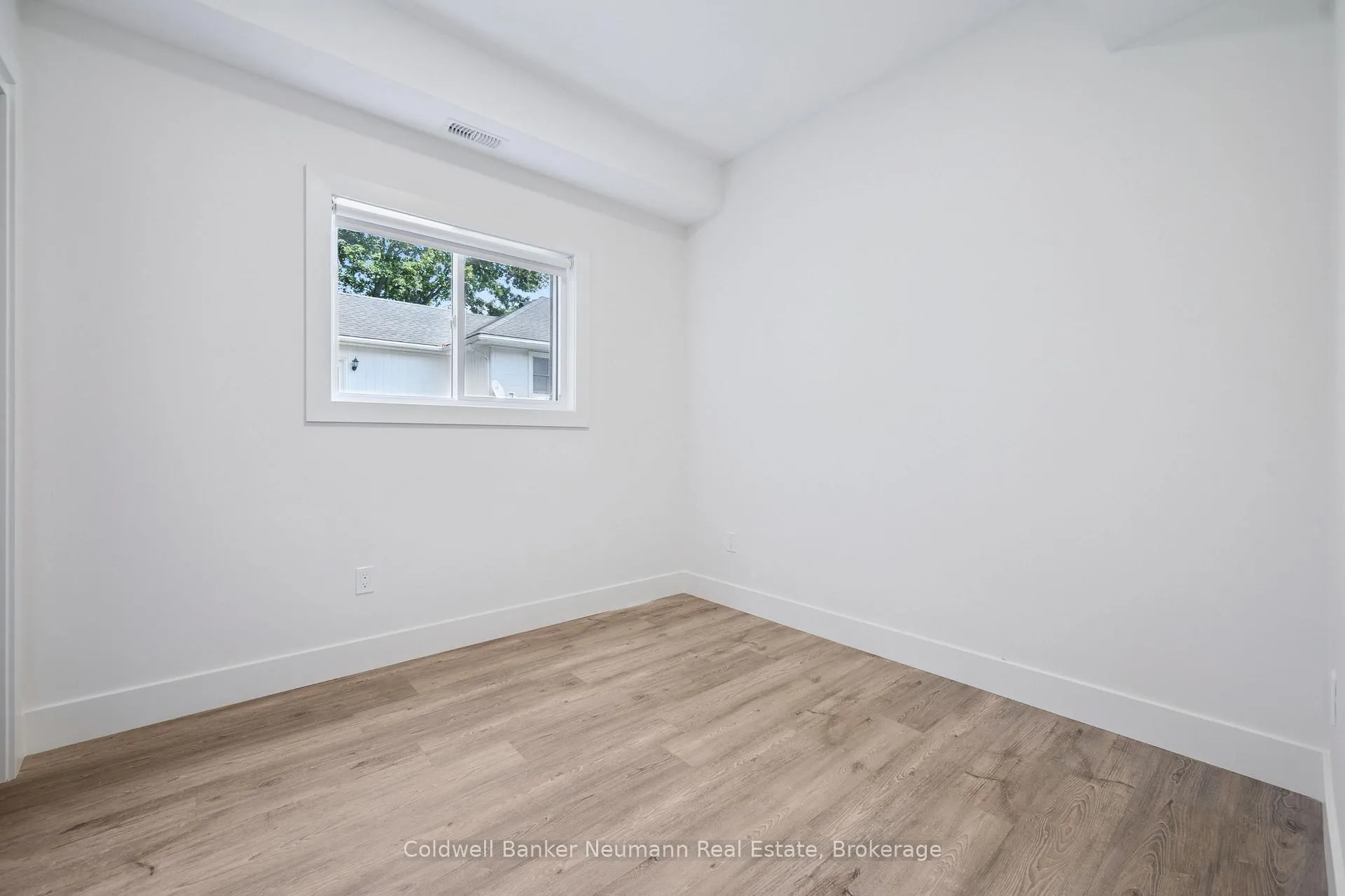 Photo 6 of 8 Orchard Crescent, Guelph, General Hospital — HOMEH