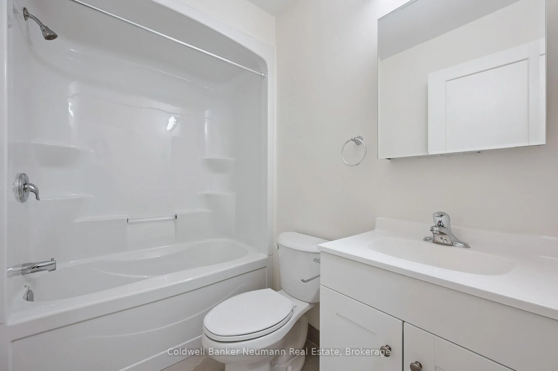 Photo 7 of 8 Orchard Crescent, Guelph, General Hospital — HOMEH