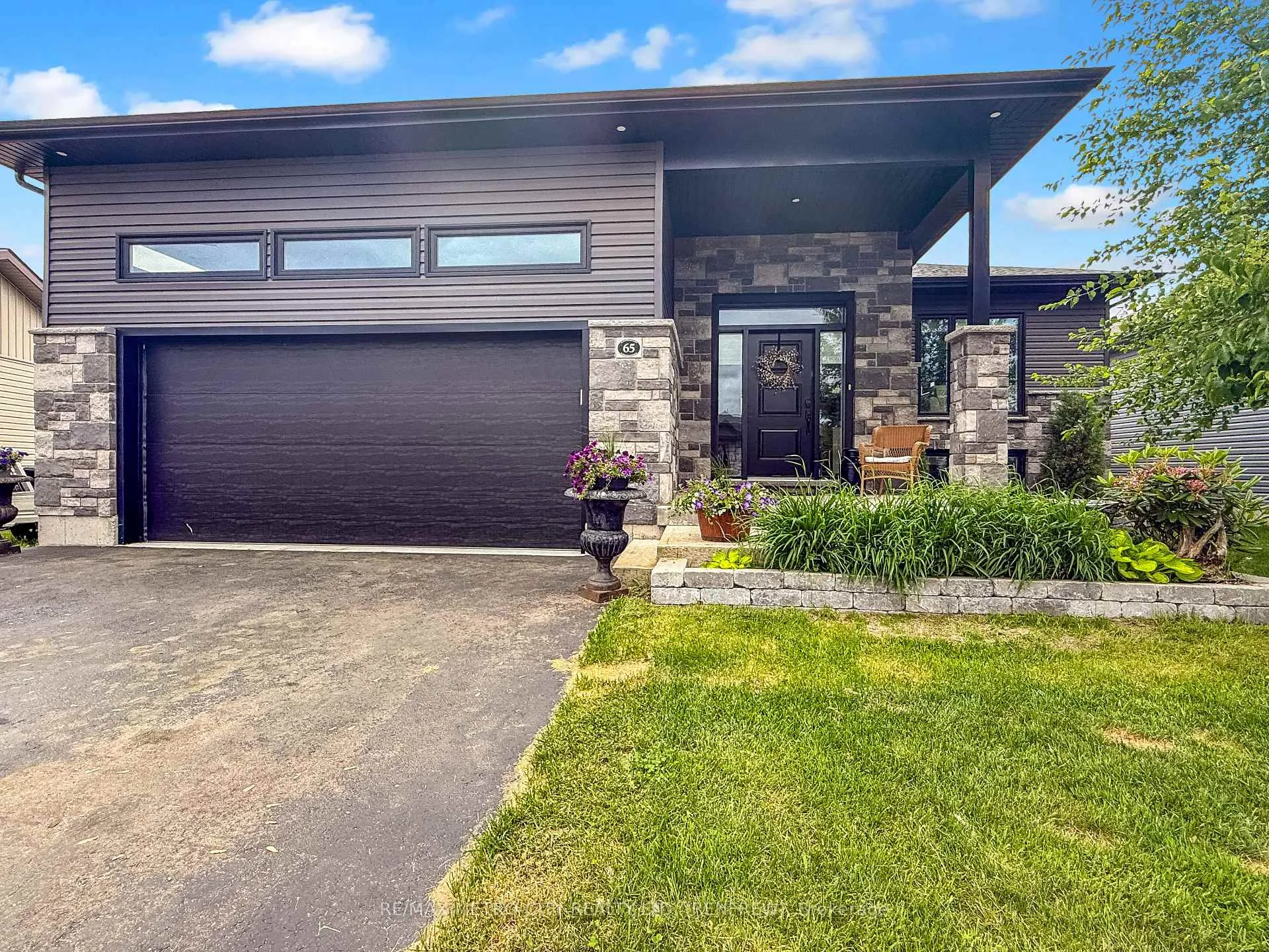 Photo 2 of 65 Noble Crescent, Petawawa, Petawawa — HOMEH