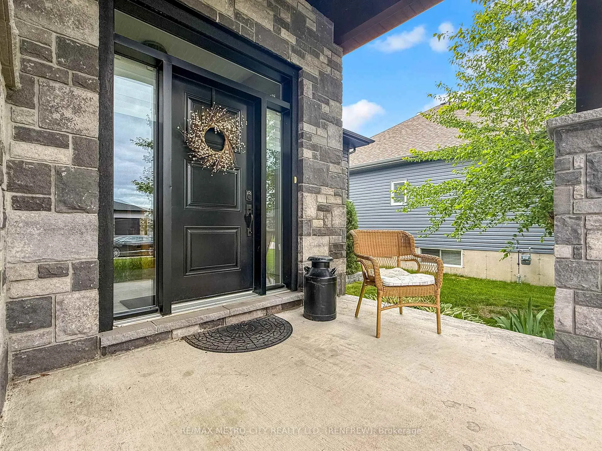Photo 3 of 65 Noble Crescent, Petawawa, Petawawa — HOMEH
