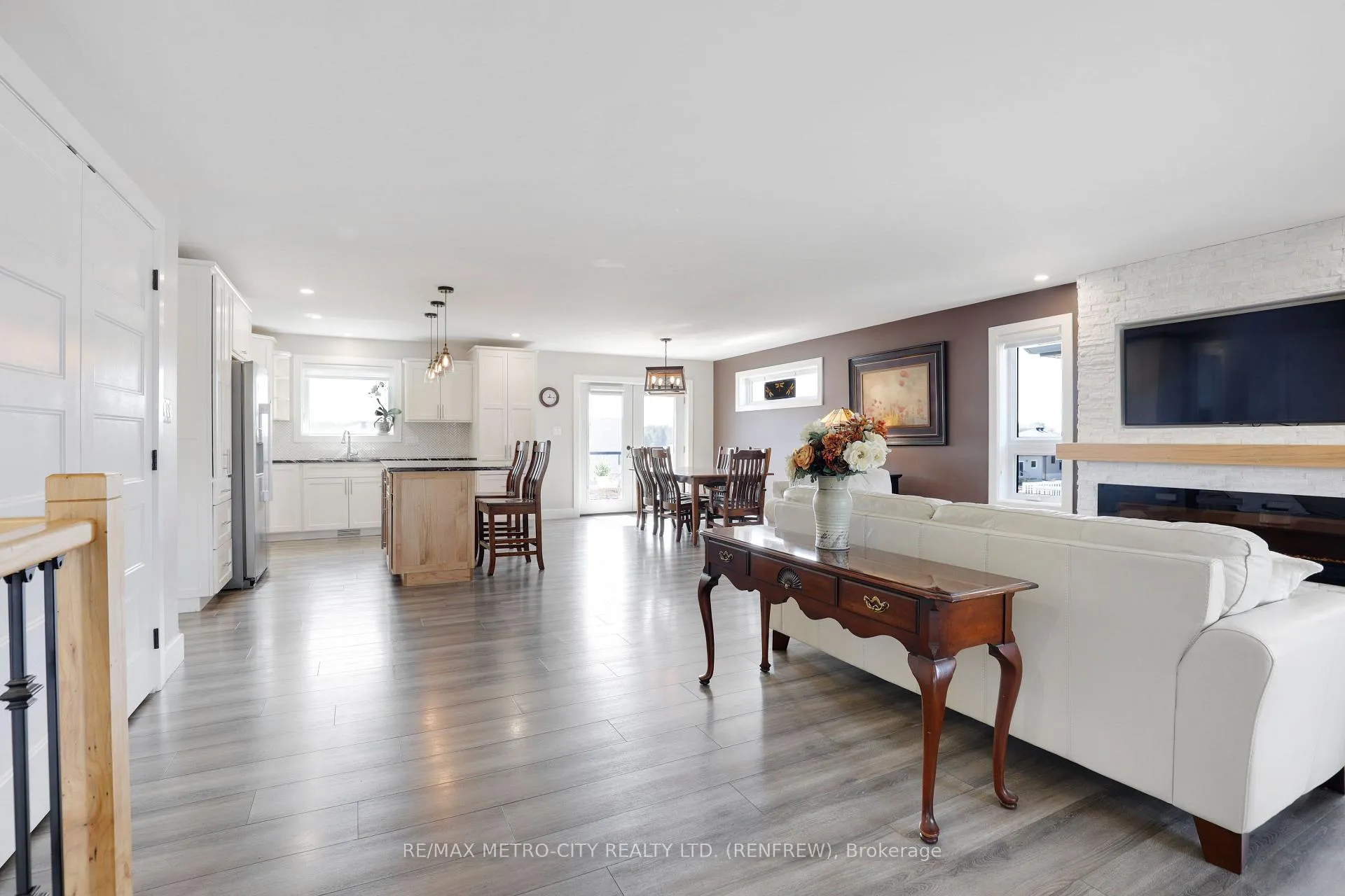 Photo 8 of 65 Noble Crescent, Petawawa, Petawawa — HOMEH