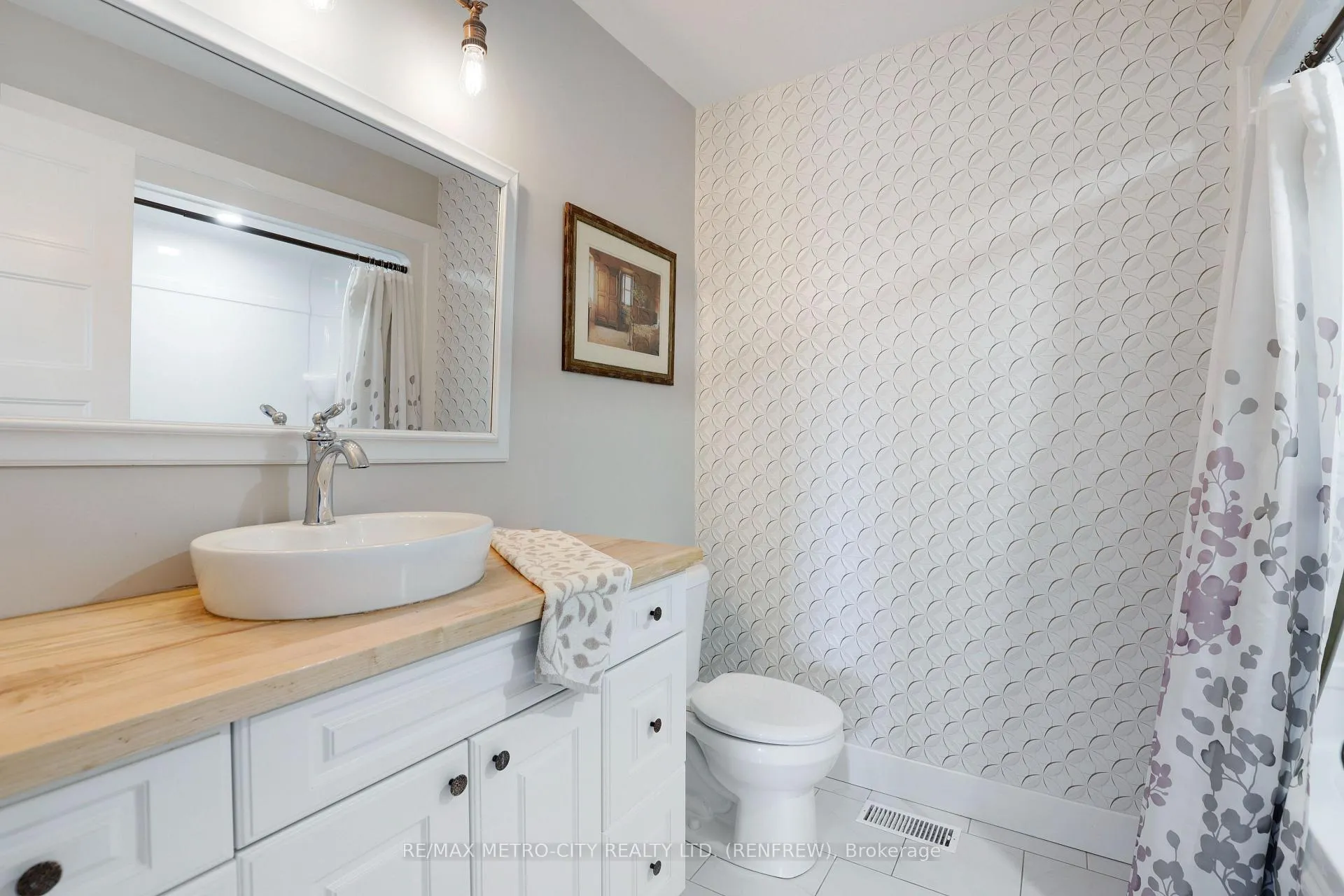 Photo 25 of 65 Noble Crescent, Petawawa, Petawawa — HOMEH