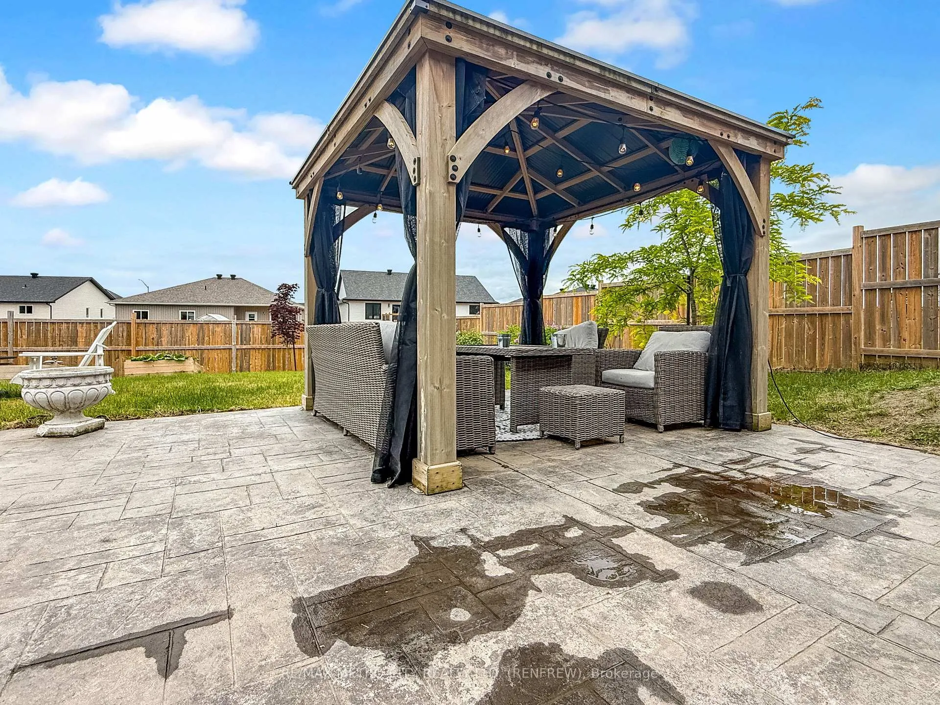 Photo 37 of 65 Noble Crescent, Petawawa, Petawawa — HOMEH