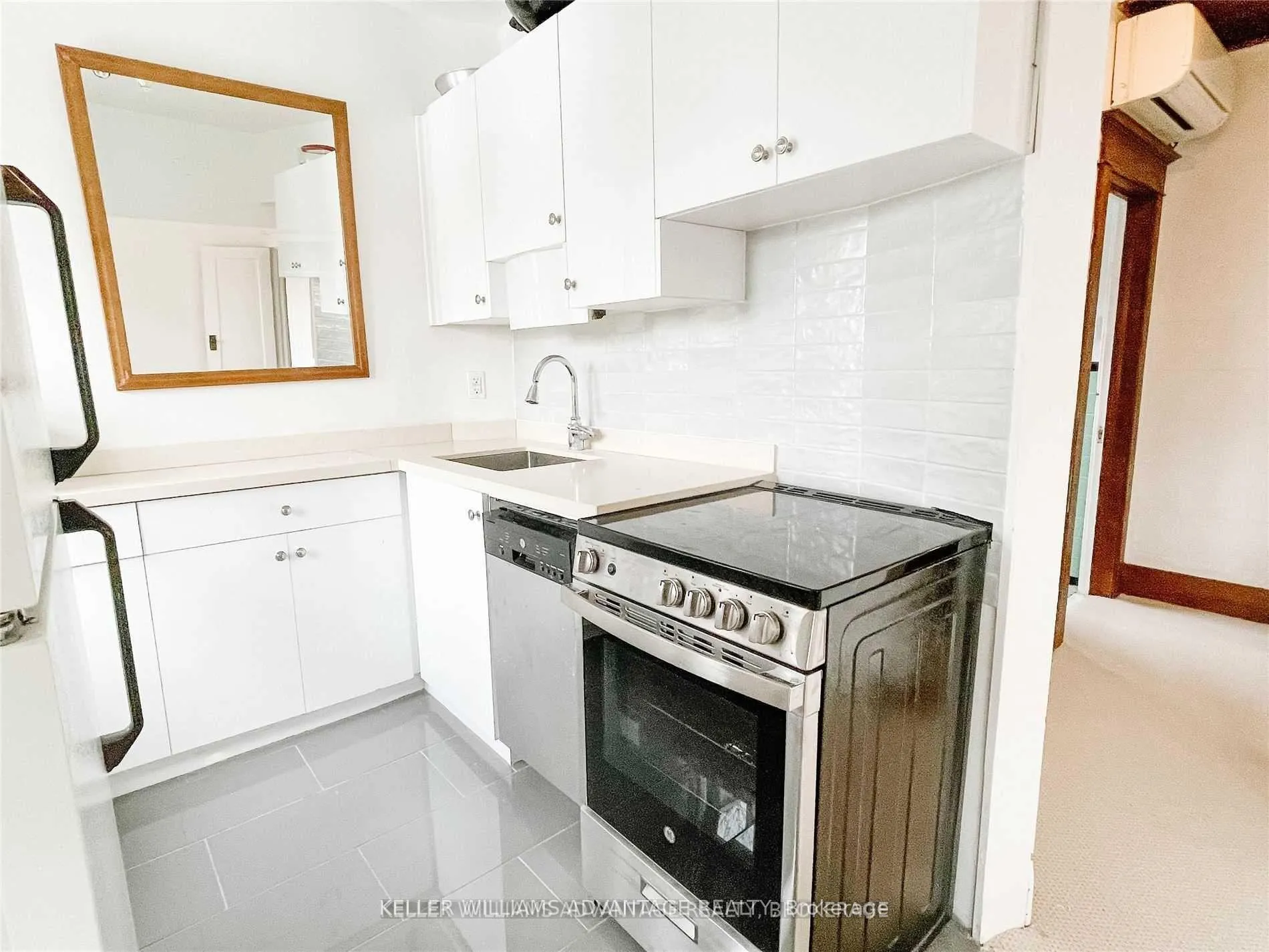 Photo 2 of Unit #Upper, 98 Woodycrest Avenue, Toronto, Danforth Village-East York — HOMEH