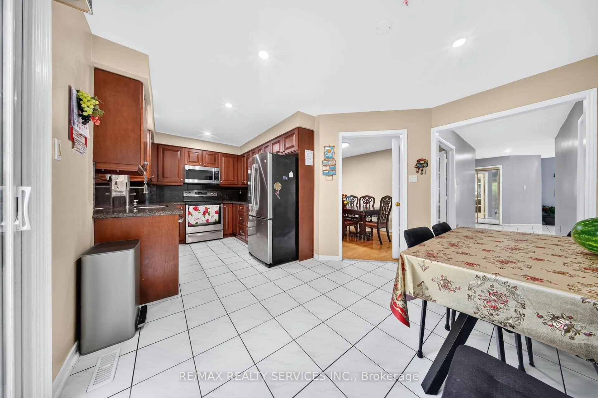 Photo 11 of 14 Gatesgill Street, Brampton, Brampton West — HOMEH