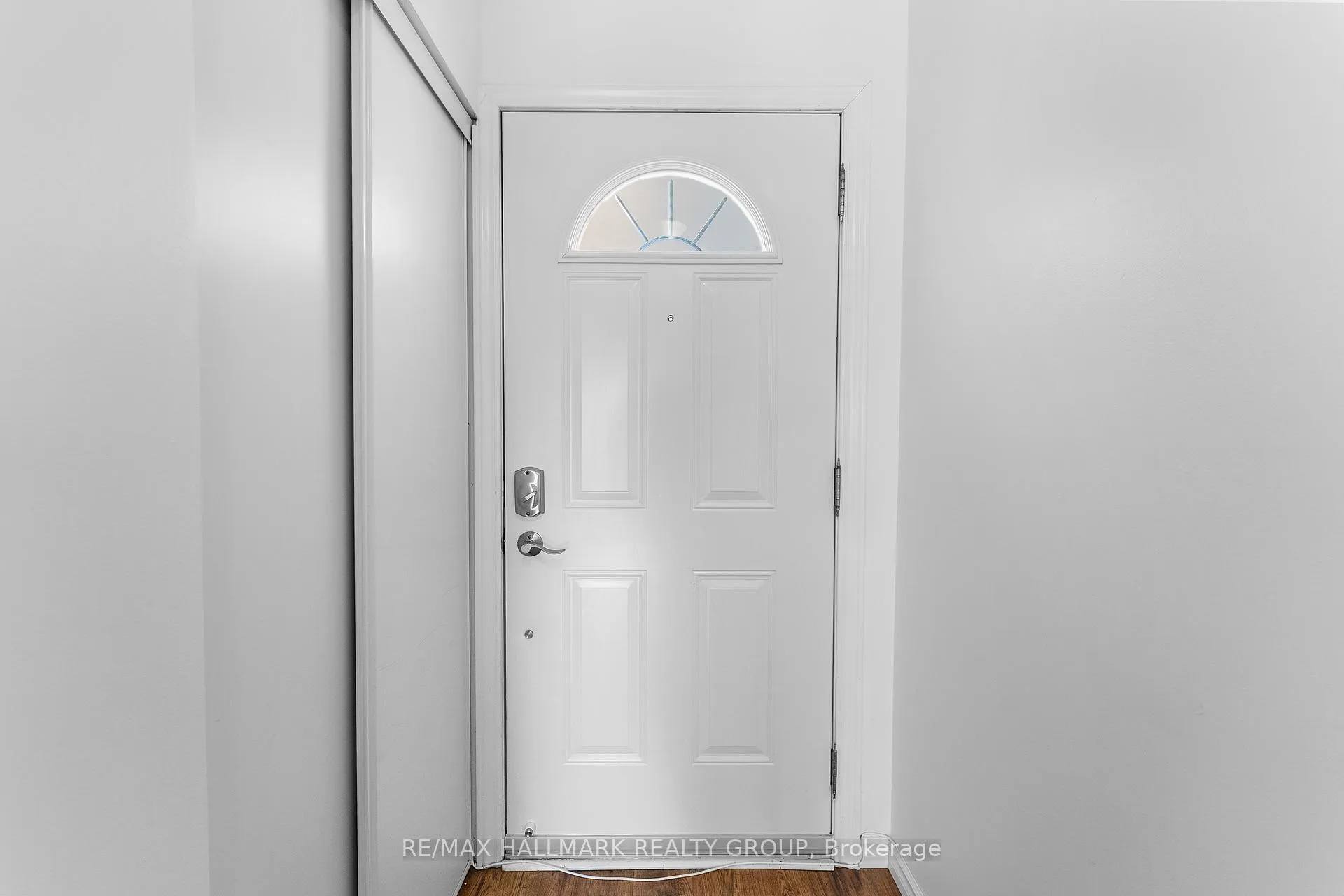 Photo 11 of 23 Oberon Street, Ottawa, Westcliffe Estates — HOMEH