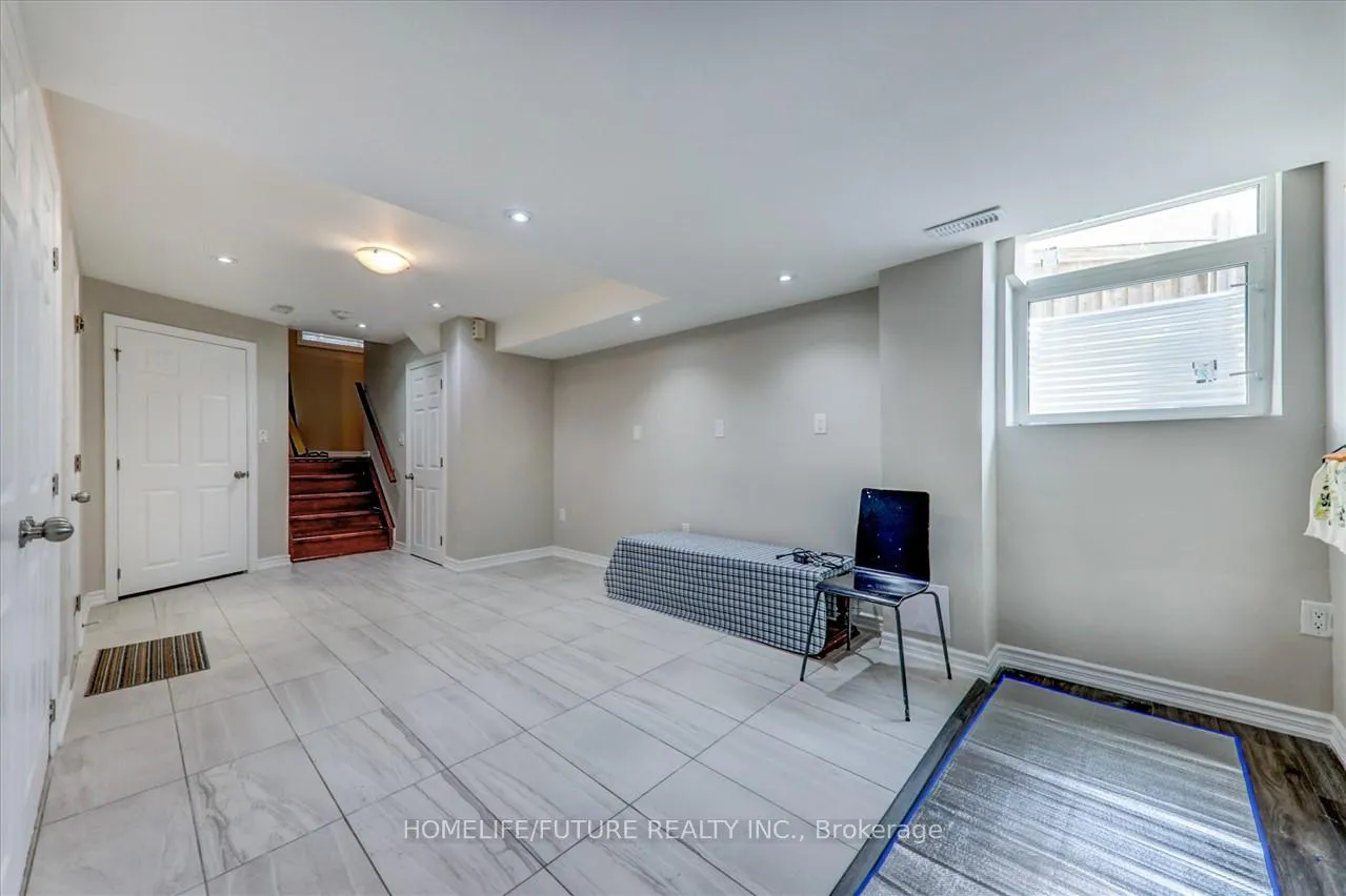 Photo 9 of Unit Bsmt, 49 Peppermint Close, Brampton, Brampton East — HOMEH