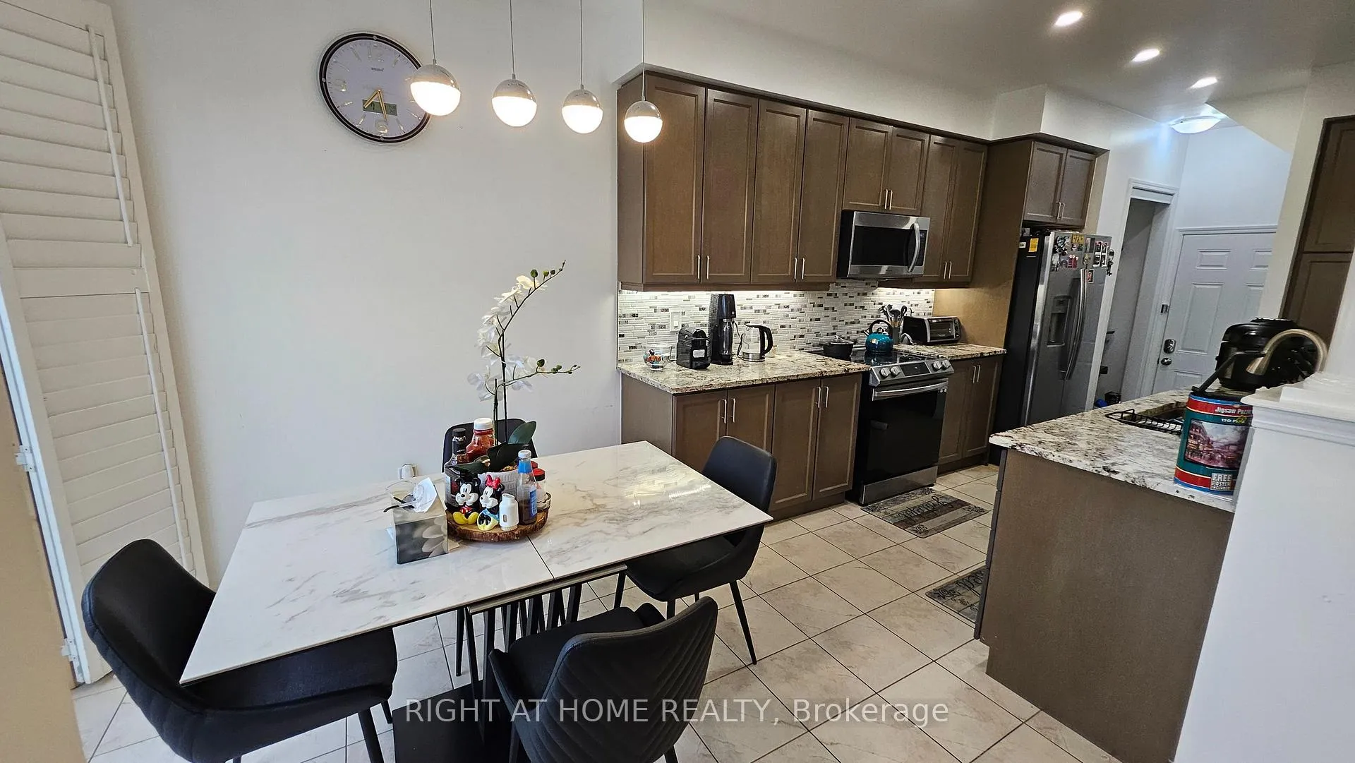 Photo 11 of Unit Upper, 1206 Duignan Crescent, Milton, Ford — HOMEH