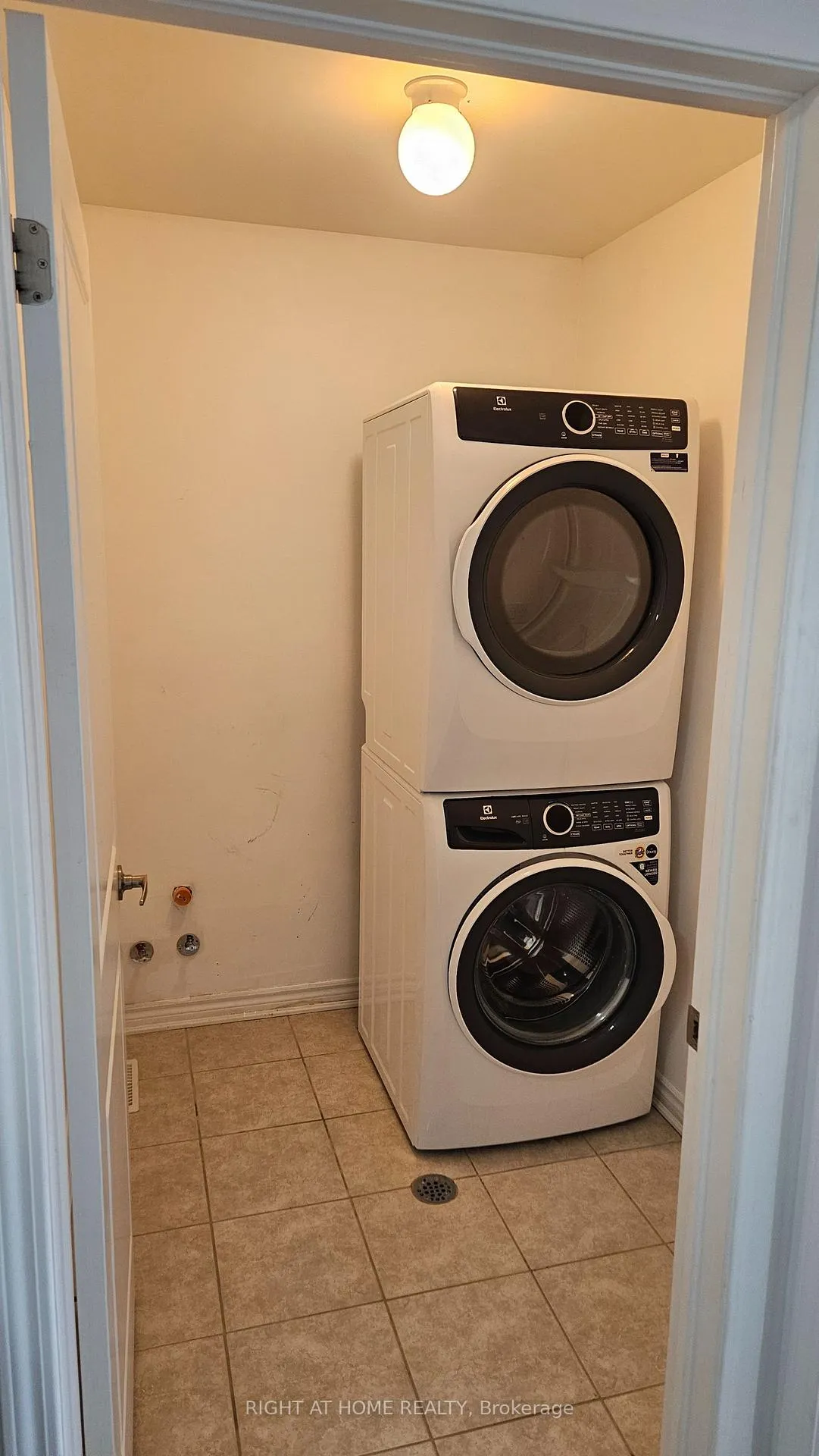 Photo 16 of Unit Upper, 1206 Duignan Crescent, Milton, Ford — HOMEH