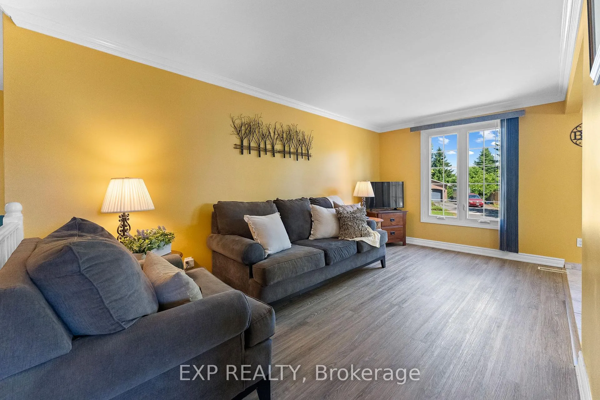 Photo 3 of 4083 Brookdale Drive, Niagara Falls, Ascot — HOMEH