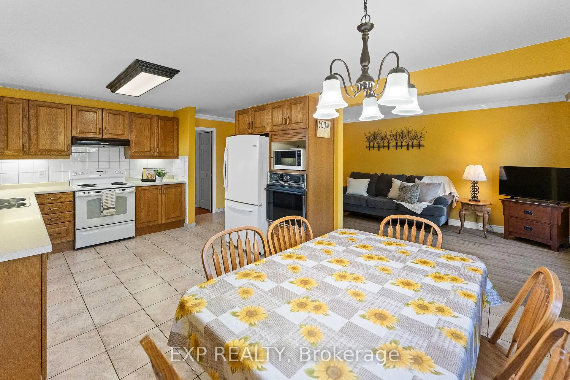 Photo 4 of 4083 Brookdale Drive, Niagara Falls, Ascot — HOMEH