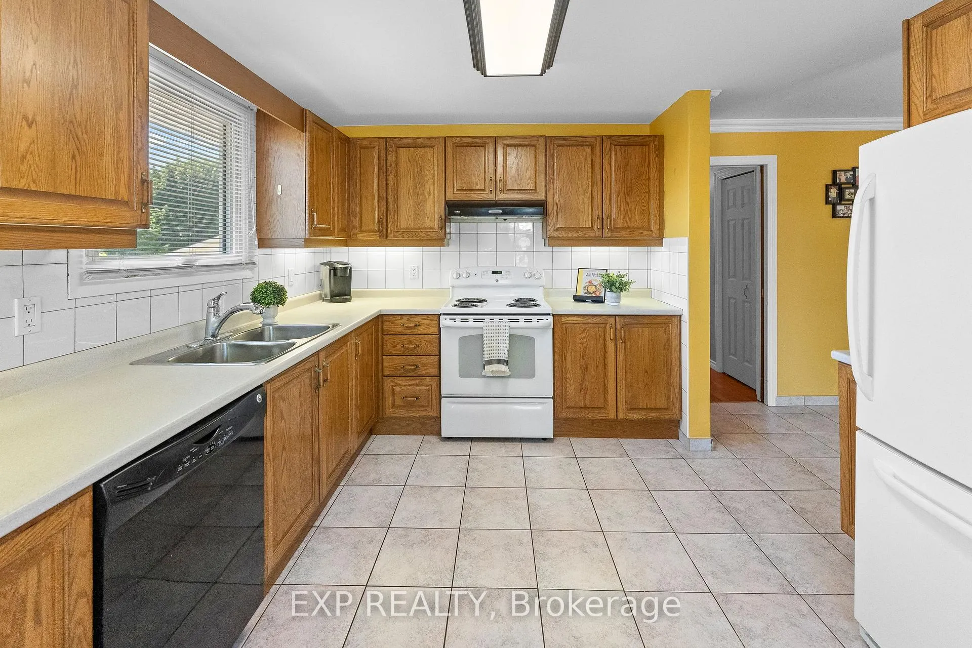 Photo 12 of 4083 Brookdale Drive, Niagara Falls, Ascot — HOMEH