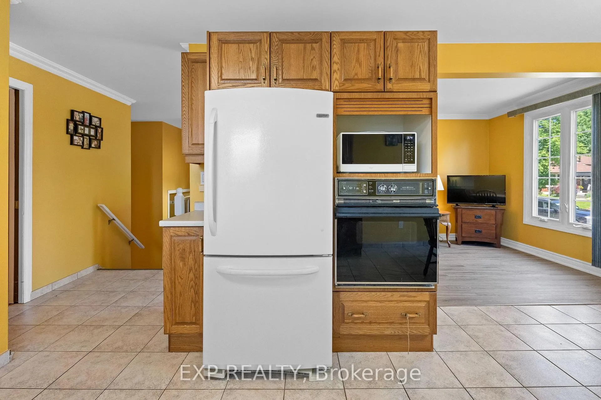Photo 13 of 4083 Brookdale Drive, Niagara Falls, Ascot — HOMEH