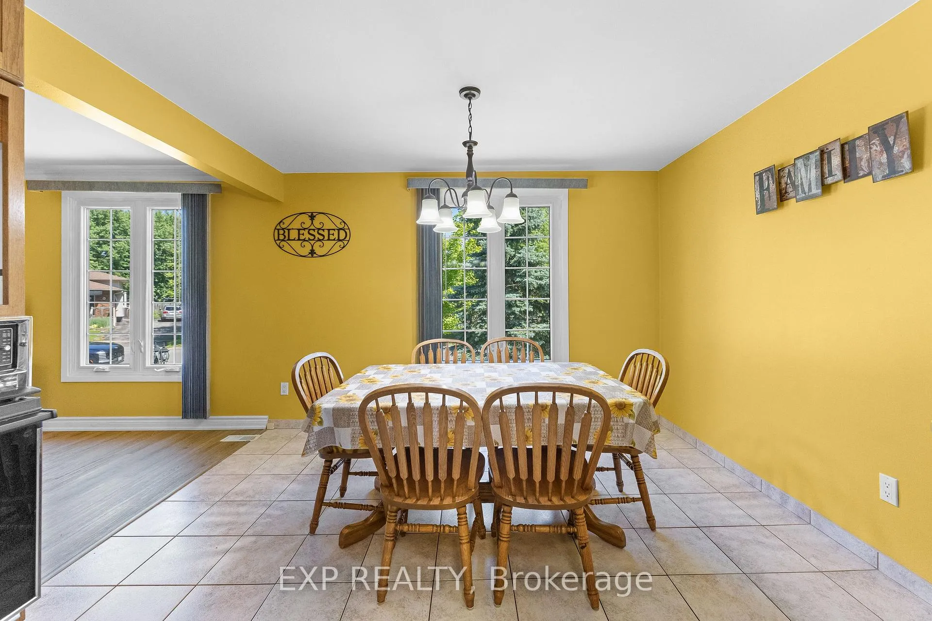 Photo 15 of 4083 Brookdale Drive, Niagara Falls, Ascot — HOMEH
