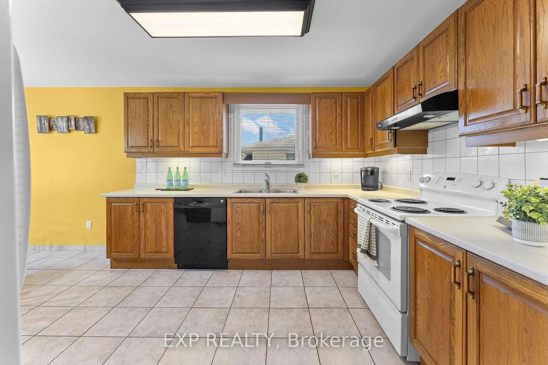 Photo 16 of 4083 Brookdale Drive, Niagara Falls, Ascot — HOMEH