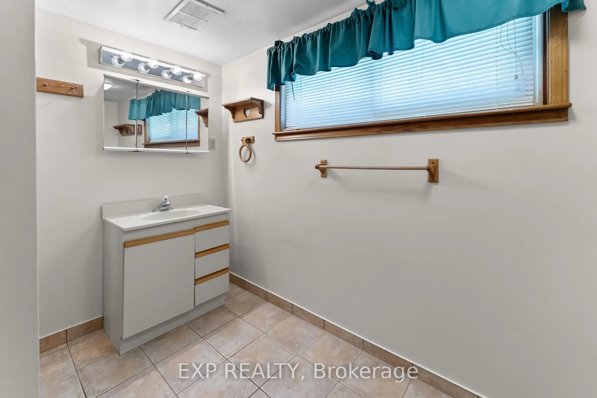 Photo 32 of 4083 Brookdale Drive, Niagara Falls, Ascot — HOMEH