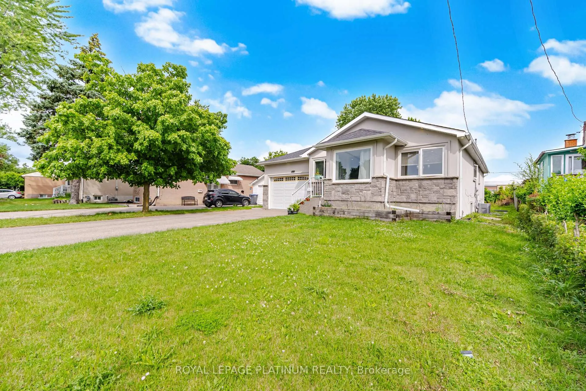 Photo 3 of 19 Golding Avenue, Brampton, Brampton East — HOMEH