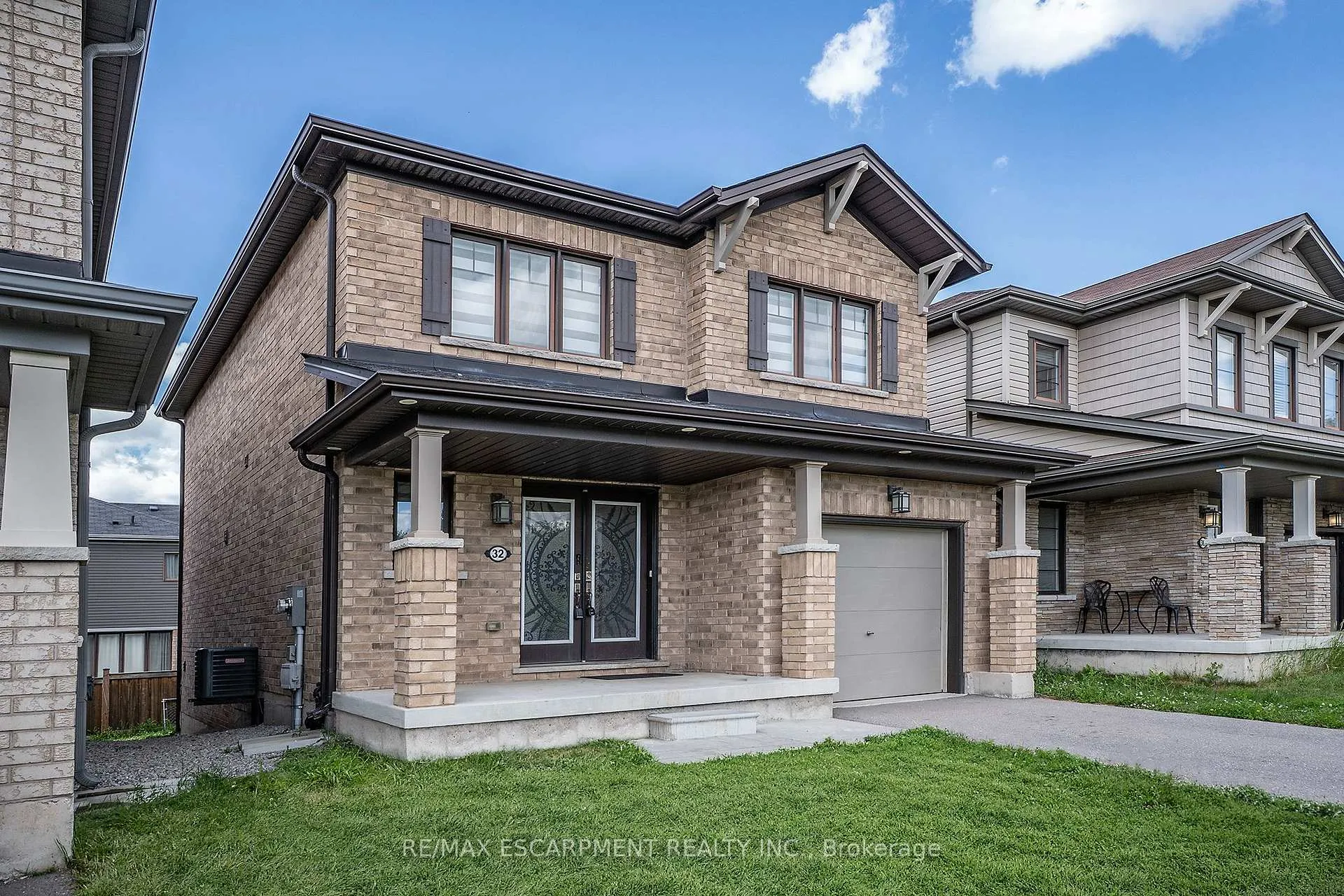 Photo 2 of 32 Hedges Crescent, Hamilton, Stoney Creek Mountain — HOMEH