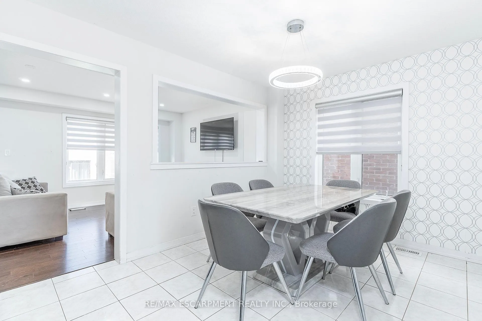Photo 4 of 32 Hedges Crescent, Hamilton, Stoney Creek Mountain — HOMEH