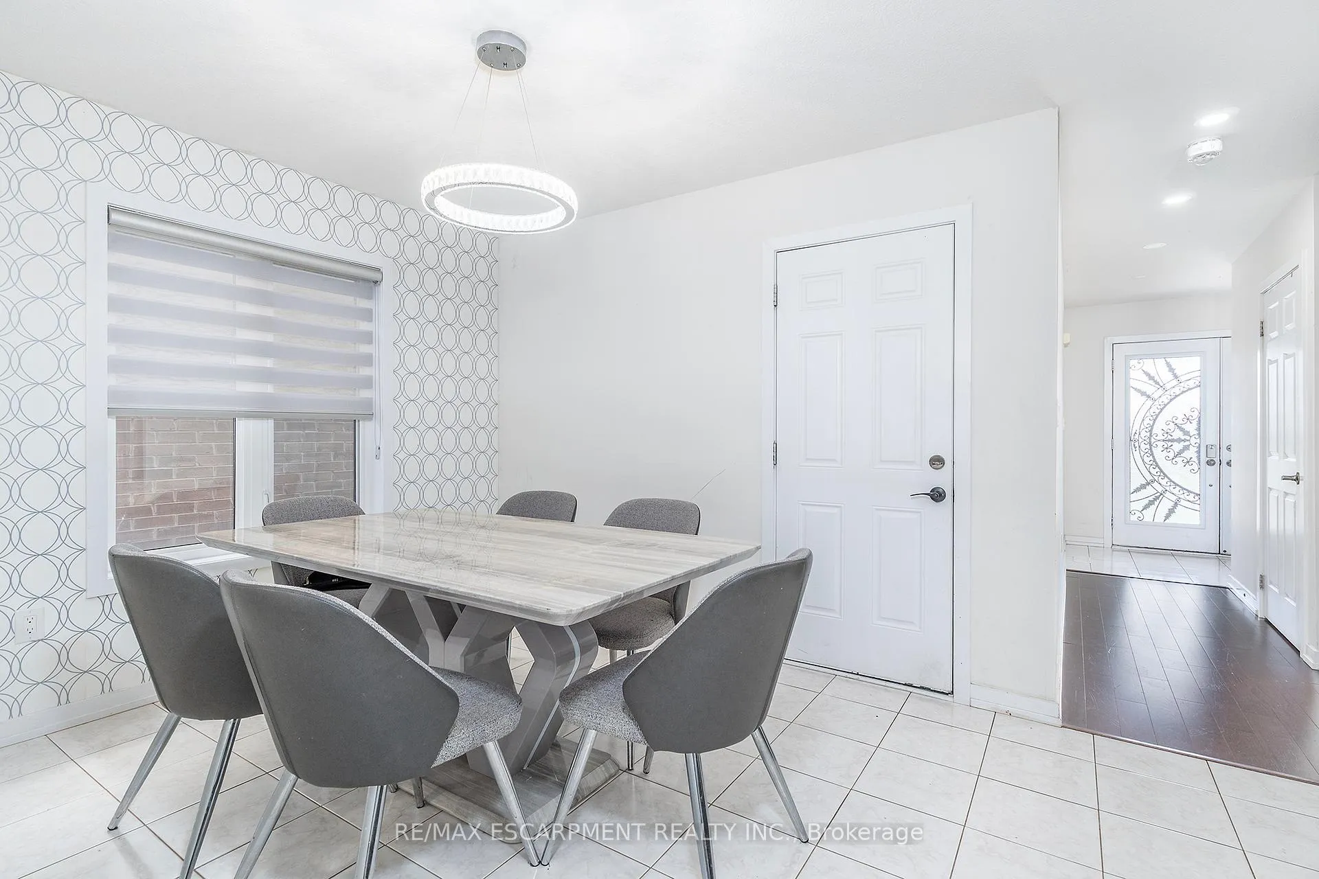 Photo 5 of 32 Hedges Crescent, Hamilton, Stoney Creek Mountain — HOMEH