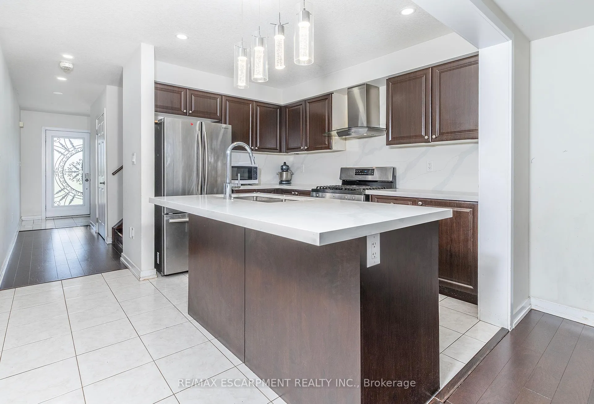 Photo 10 of 32 Hedges Crescent, Hamilton, Stoney Creek Mountain — HOMEH