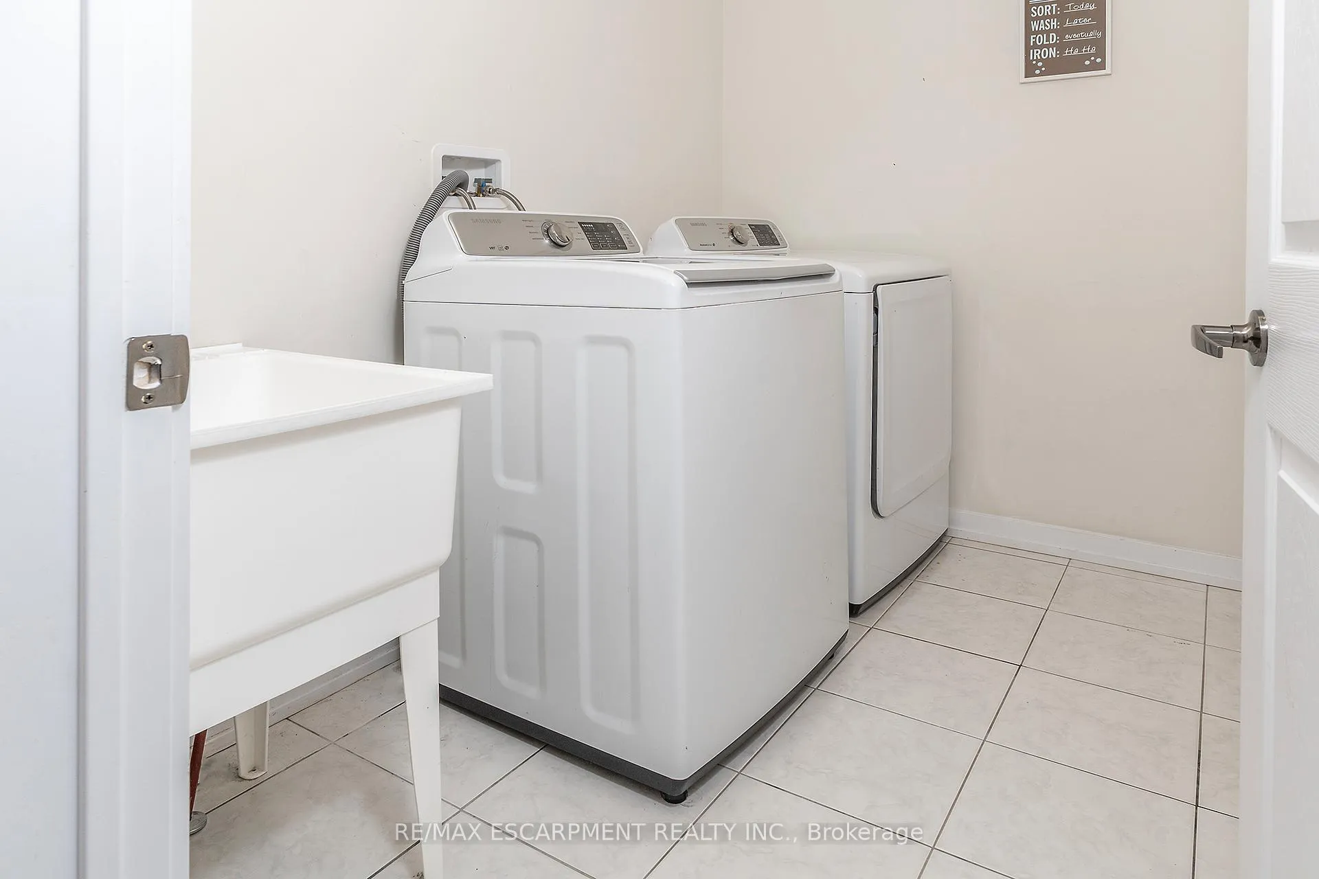 Photo 17 of 32 Hedges Crescent, Hamilton, Stoney Creek Mountain — HOMEH