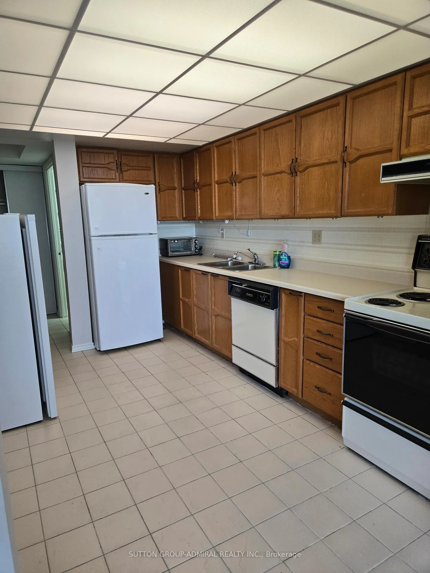 Photo 7 of Unit 908, 330 Mill Street S, Brampton, Brampton South — HOMEH