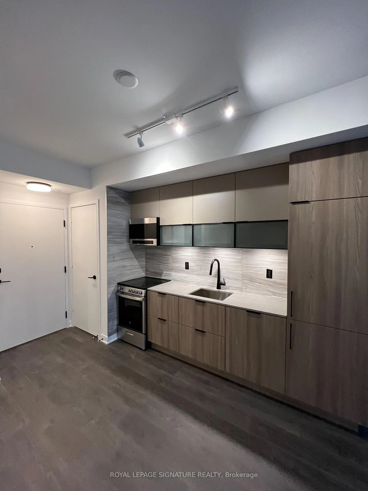 Photo 4 of Unit S417, 35 Rolling Mills Road, Toronto, Waterfront Communities — HOMEH
