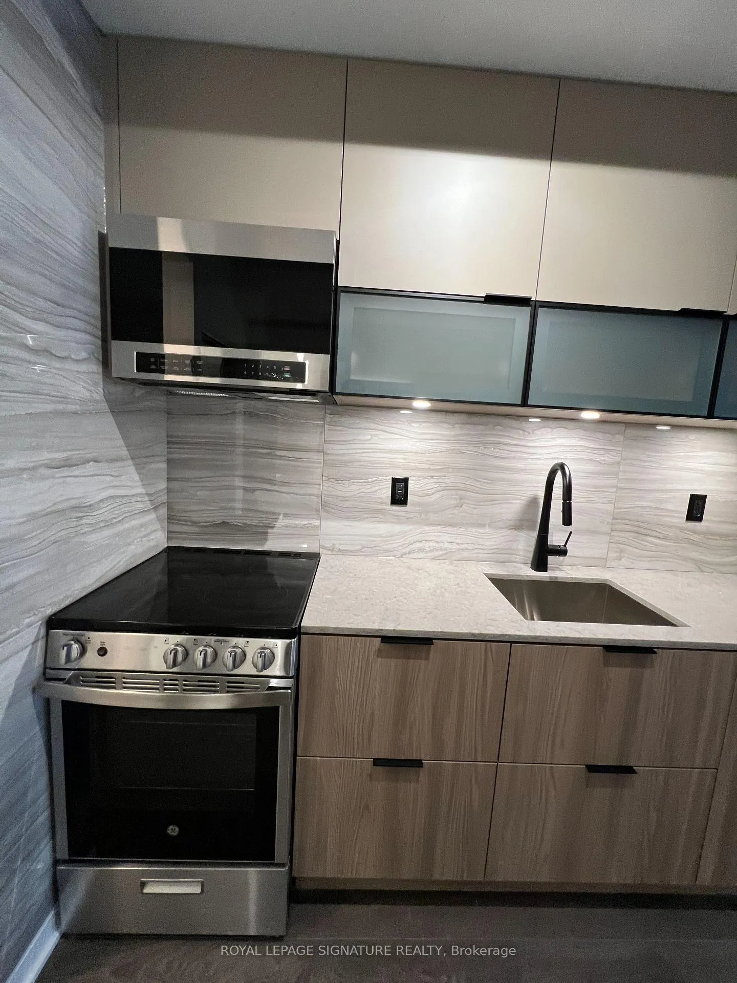 Photo 5 of Unit S417, 35 Rolling Mills Road, Toronto, Waterfront Communities — HOMEH