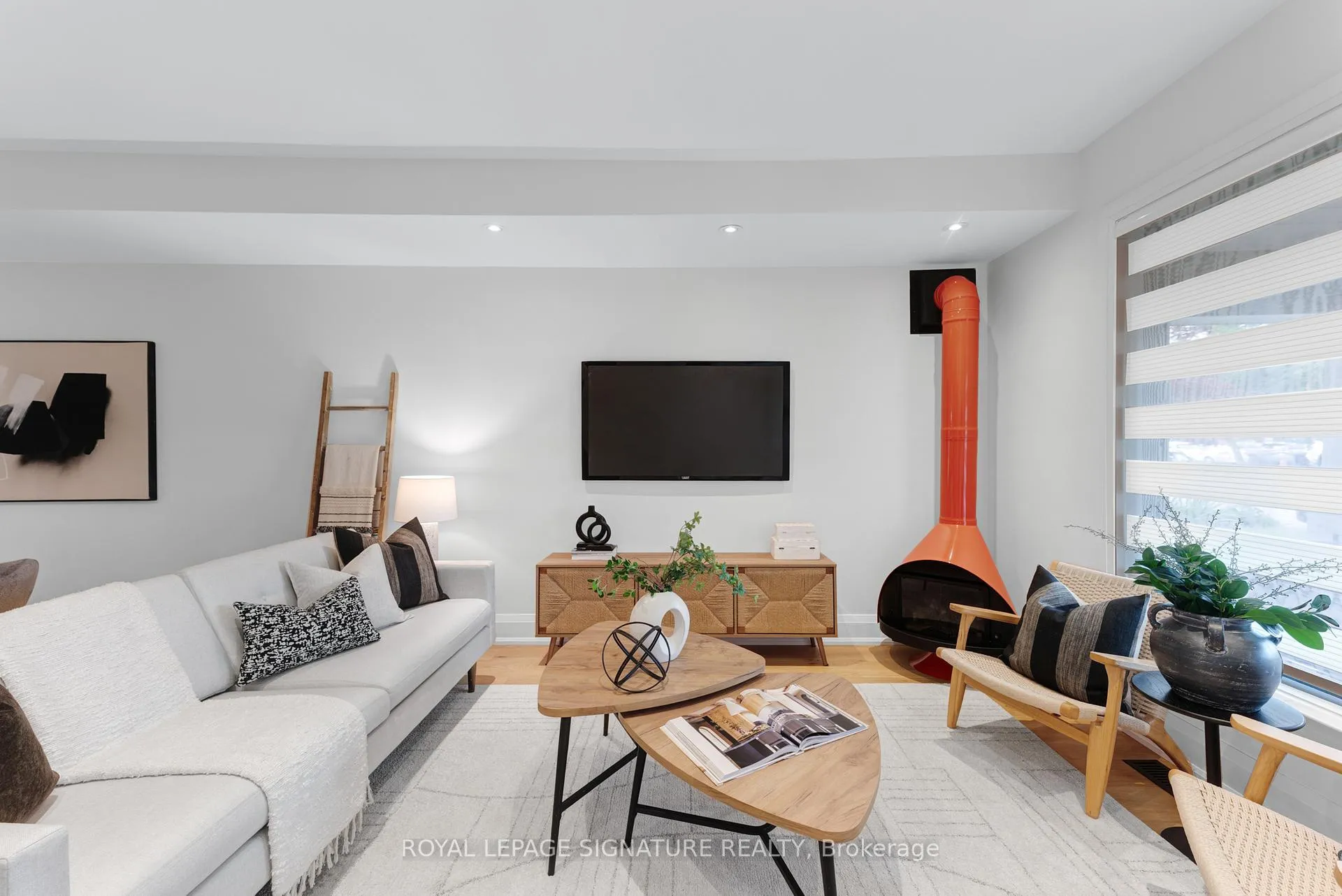 Photo 4 of 16 Essex Street, Toronto, Dovercourt-Wallace Emerson-Junction — HOMEH