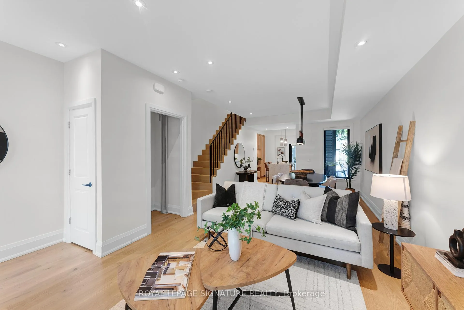Photo 5 of 16 Essex Street, Toronto, Dovercourt-Wallace Emerson-Junction — HOMEH
