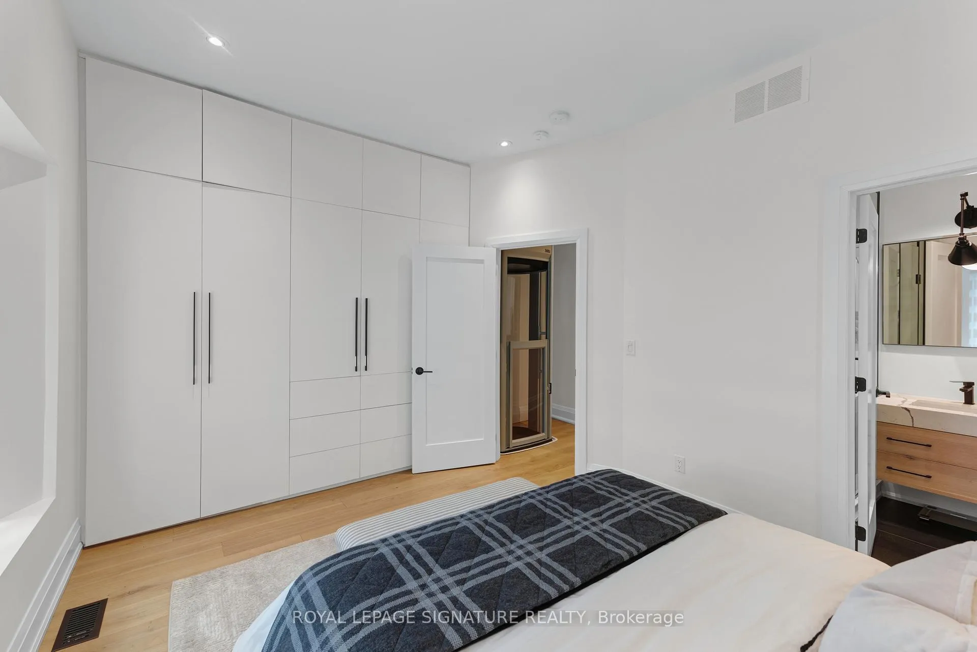 Photo 18 of 16 Essex Street, Toronto, Dovercourt-Wallace Emerson-Junction — HOMEH