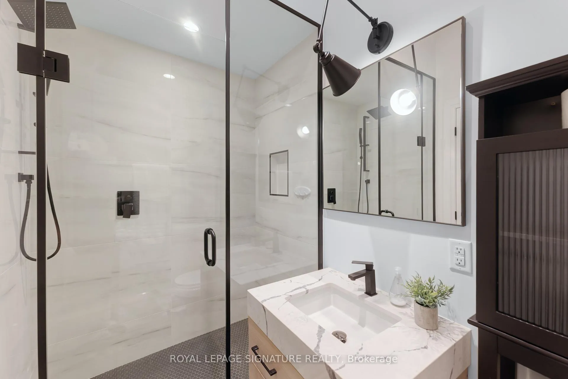 Photo 19 of 16 Essex Street, Toronto, Dovercourt-Wallace Emerson-Junction — HOMEH
