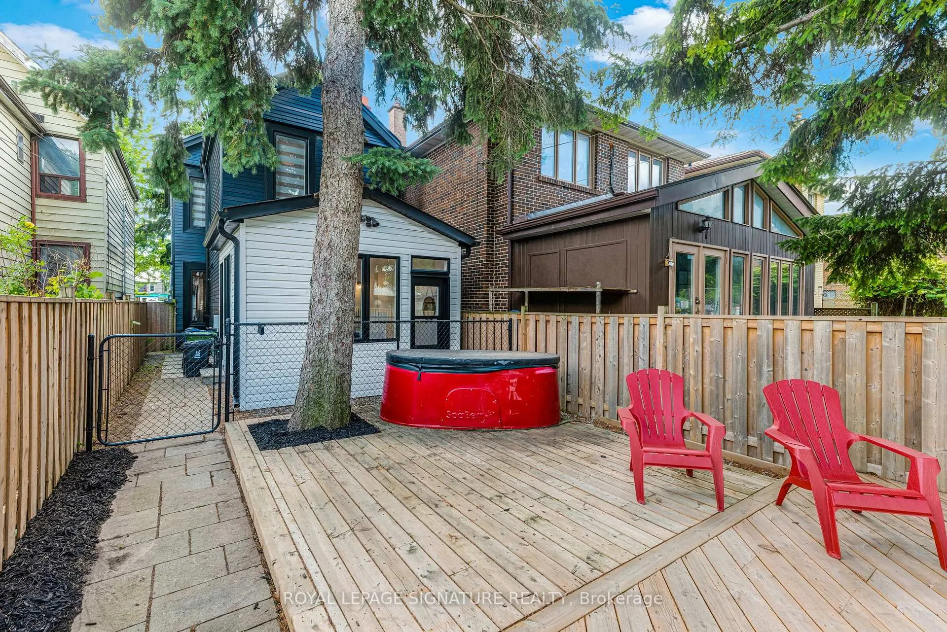 Photo 29 of 16 Essex Street, Toronto, Dovercourt-Wallace Emerson-Junction — HOMEH