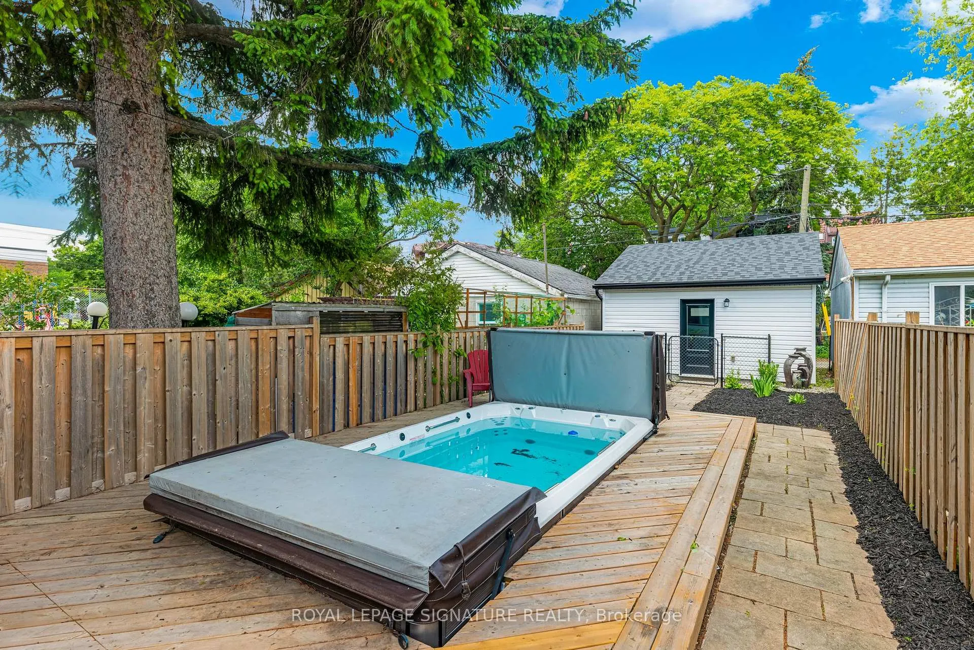 Photo 31 of 16 Essex Street, Toronto, Dovercourt-Wallace Emerson-Junction — HOMEH
