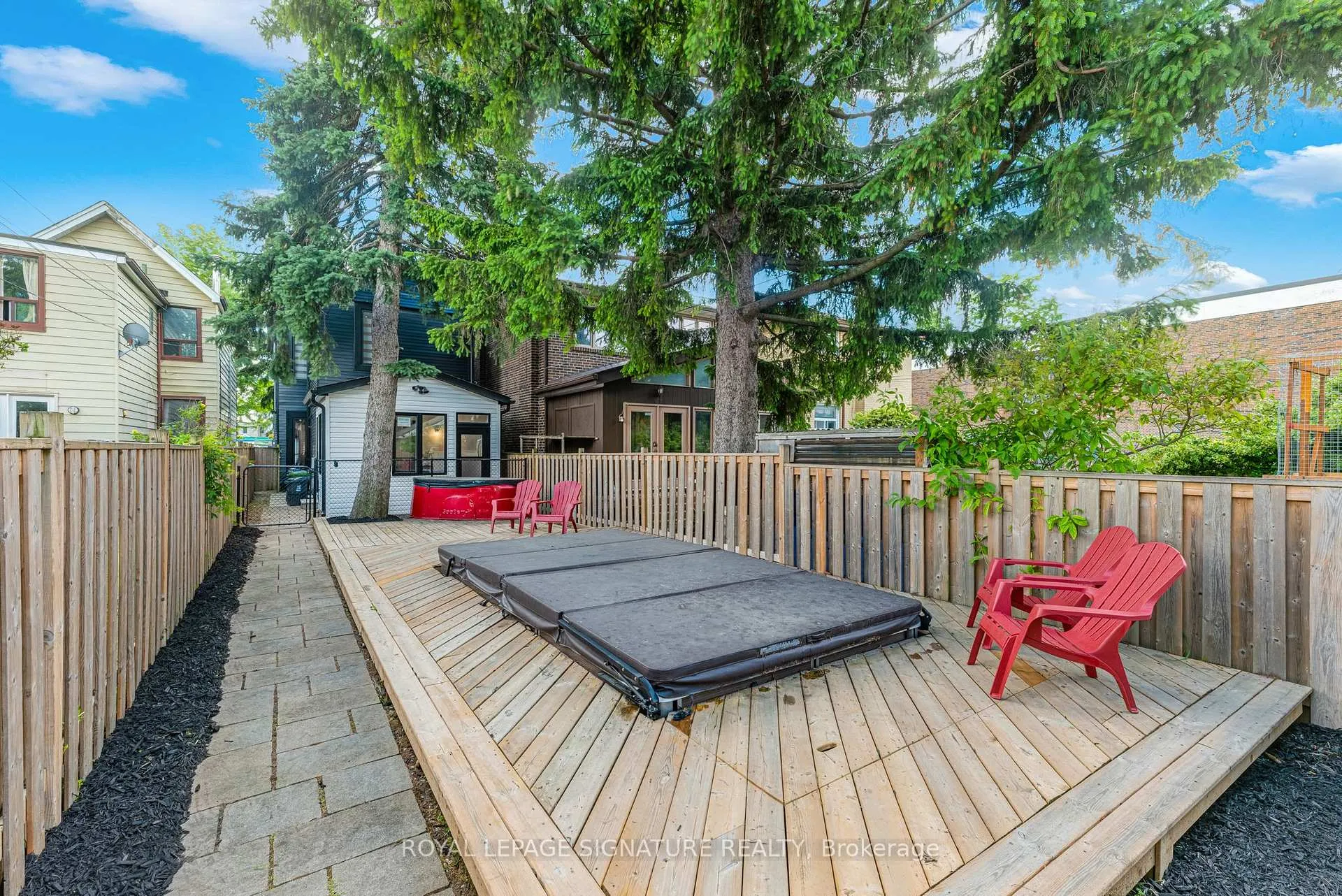 Photo 32 of 16 Essex Street, Toronto, Dovercourt-Wallace Emerson-Junction — HOMEH