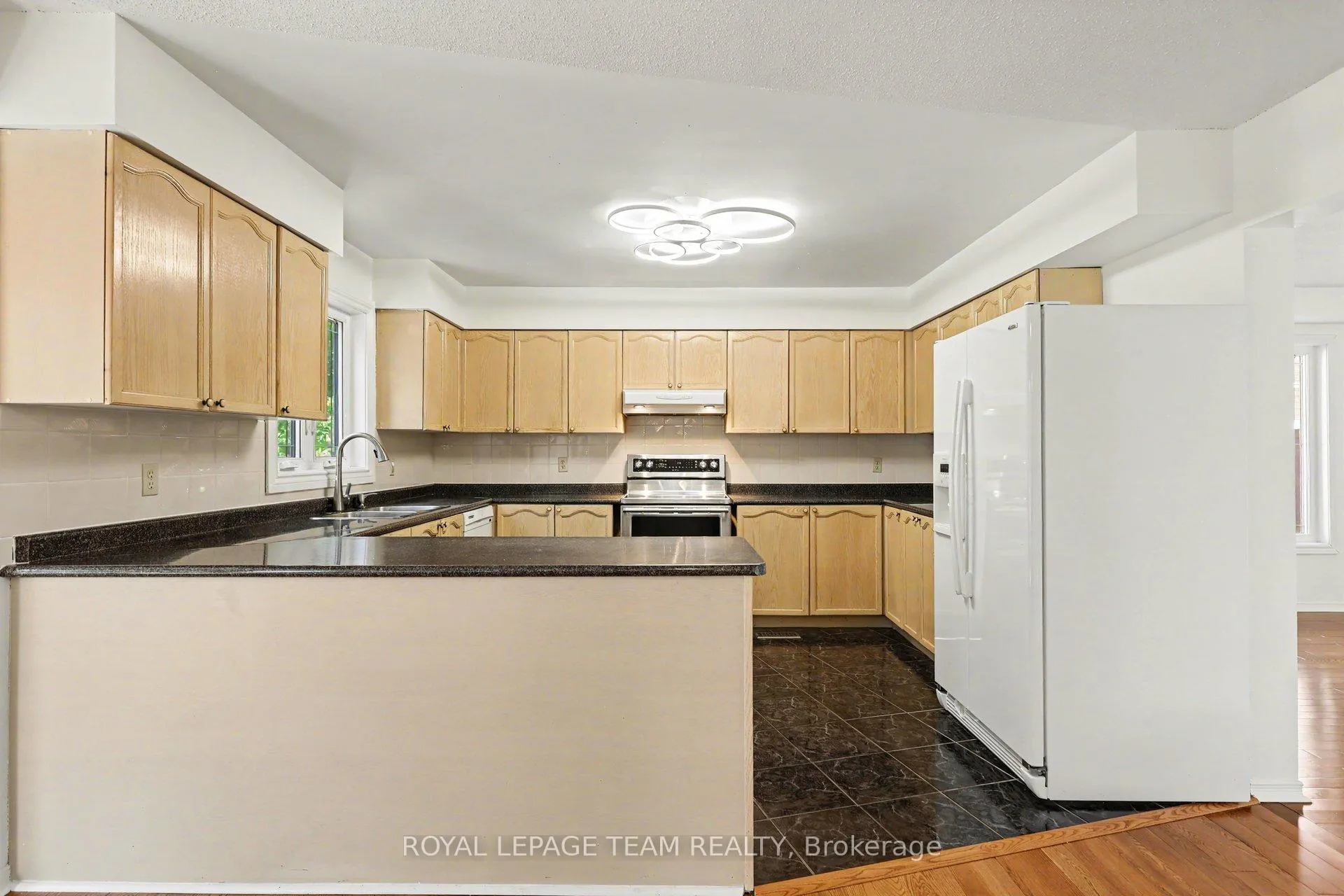 Photo 11 of 25 Beamish Crescent, Ottawa, Kanata - Morgan's Grant/South March — HOMEH