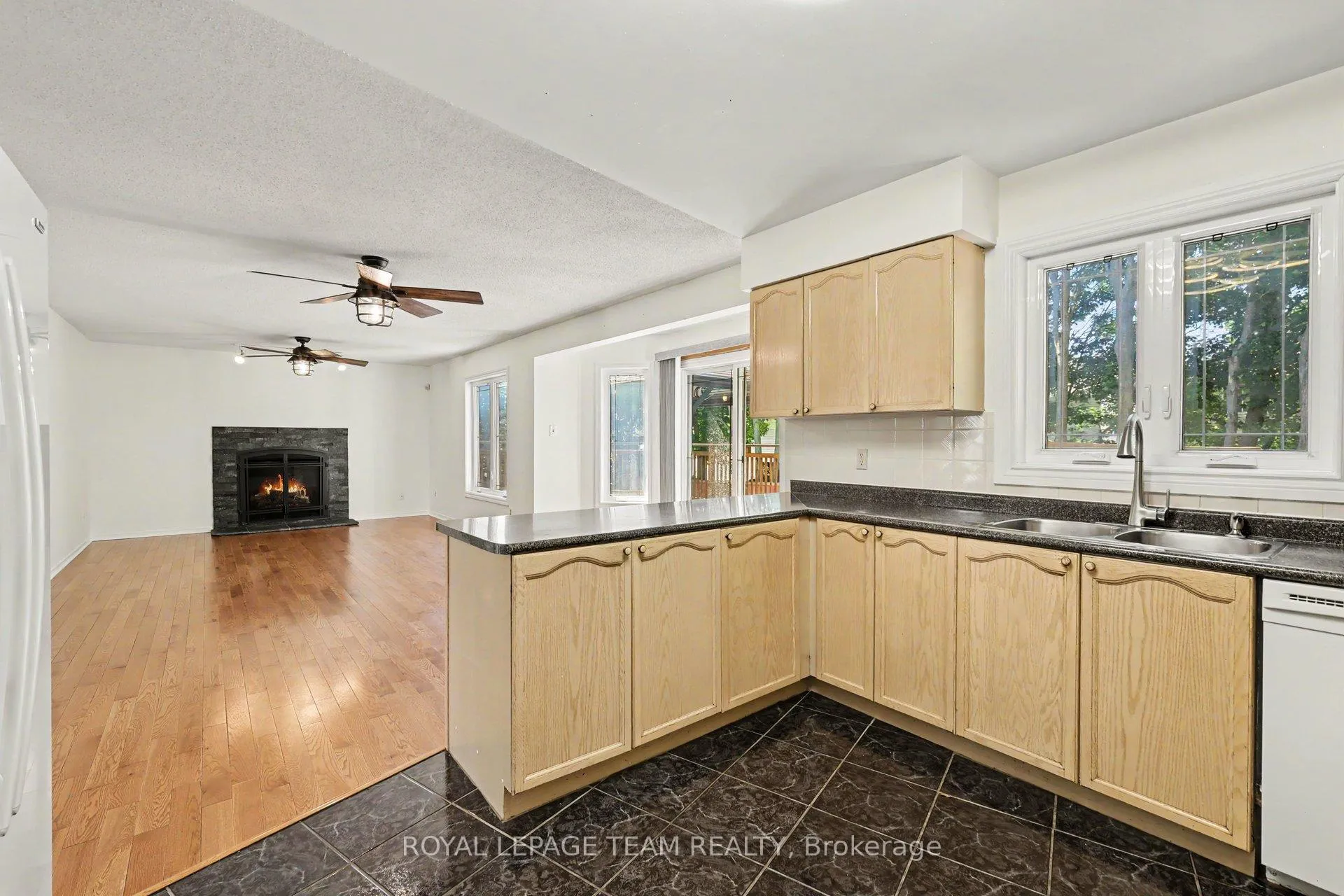 Photo 12 of 25 Beamish Crescent, Ottawa, Kanata - Morgan's Grant/South March — HOMEH