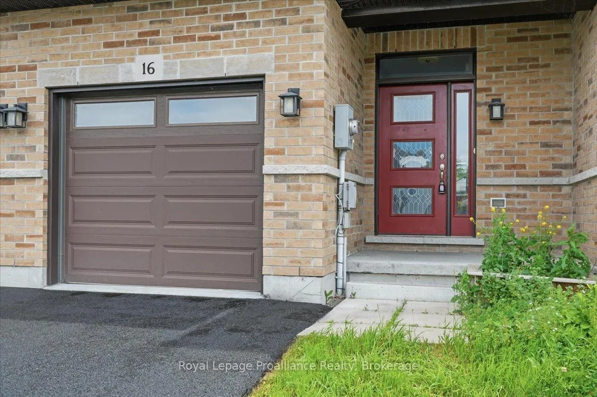 Photo 2 of 16 Ledgerock Court, Quinte West, Sidney Ward — HOMEH