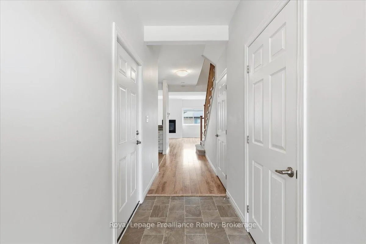 Photo 3 of 16 Ledgerock Court, Quinte West, Sidney Ward — HOMEH