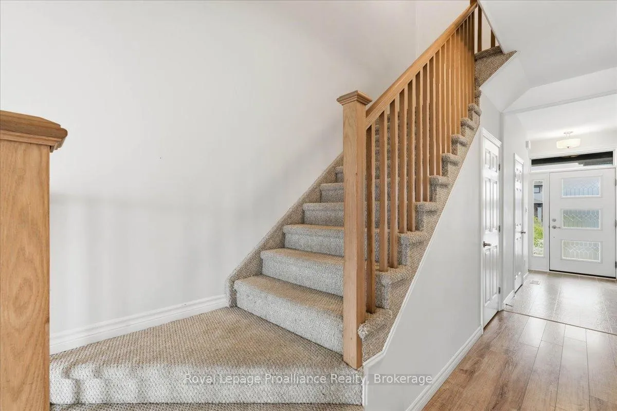 Photo 4 of 16 Ledgerock Court, Quinte West, Sidney Ward — HOMEH