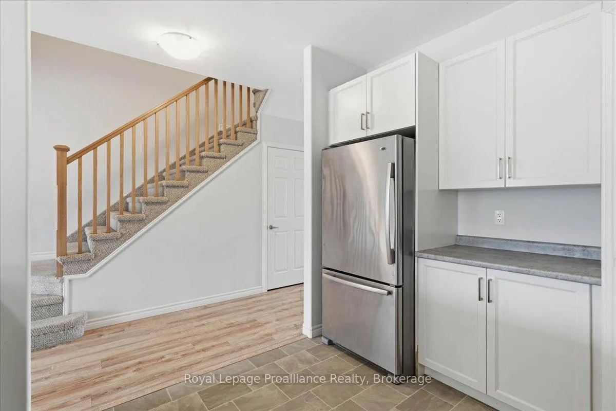 Photo 5 of 16 Ledgerock Court, Quinte West, Sidney Ward — HOMEH