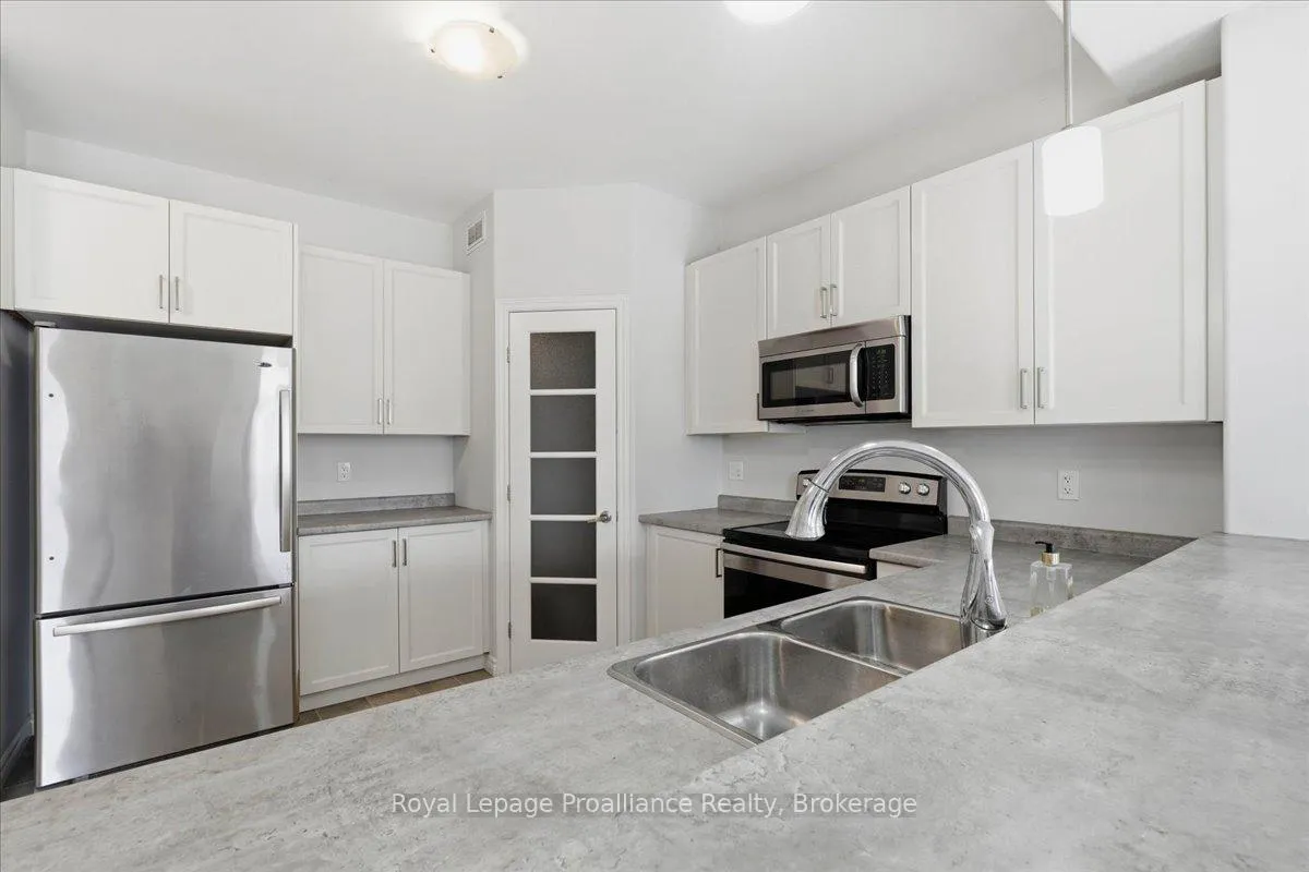 Photo 6 of 16 Ledgerock Court, Quinte West, Sidney Ward — HOMEH