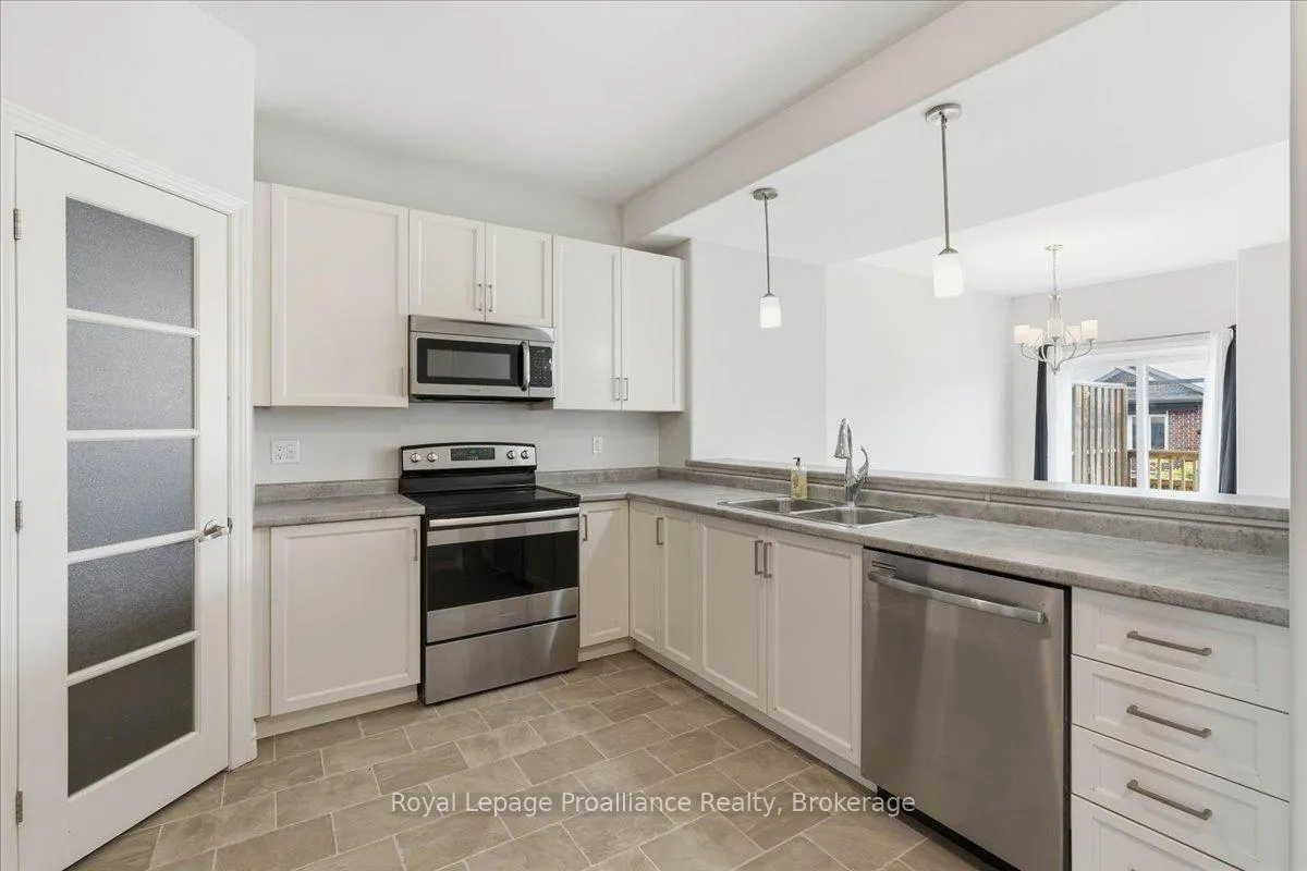 Photo 7 of 16 Ledgerock Court, Quinte West, Sidney Ward — HOMEH