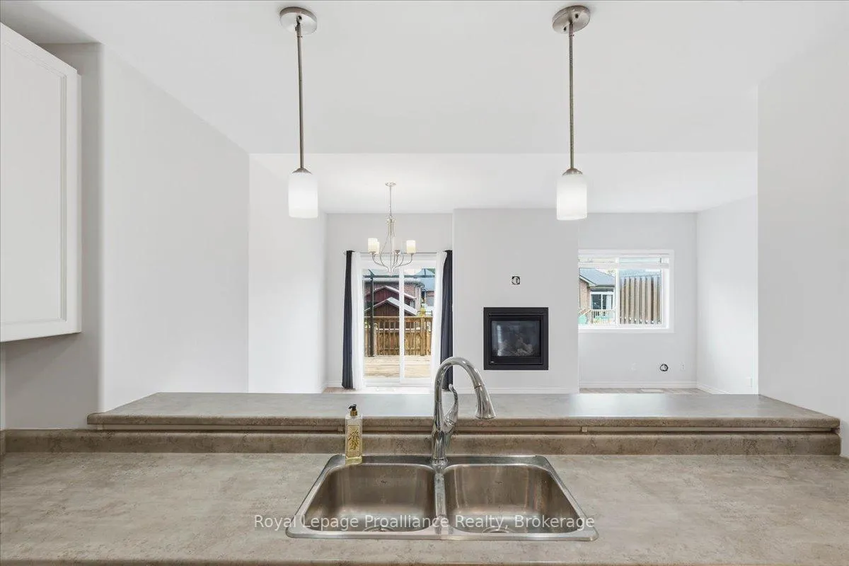 Photo 8 of 16 Ledgerock Court, Quinte West, Sidney Ward — HOMEH