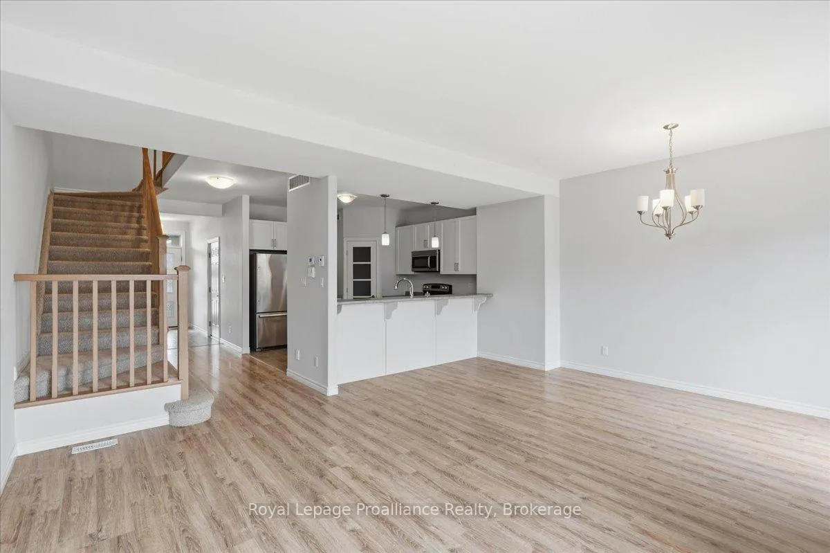 Photo 10 of 16 Ledgerock Court, Quinte West, Sidney Ward — HOMEH