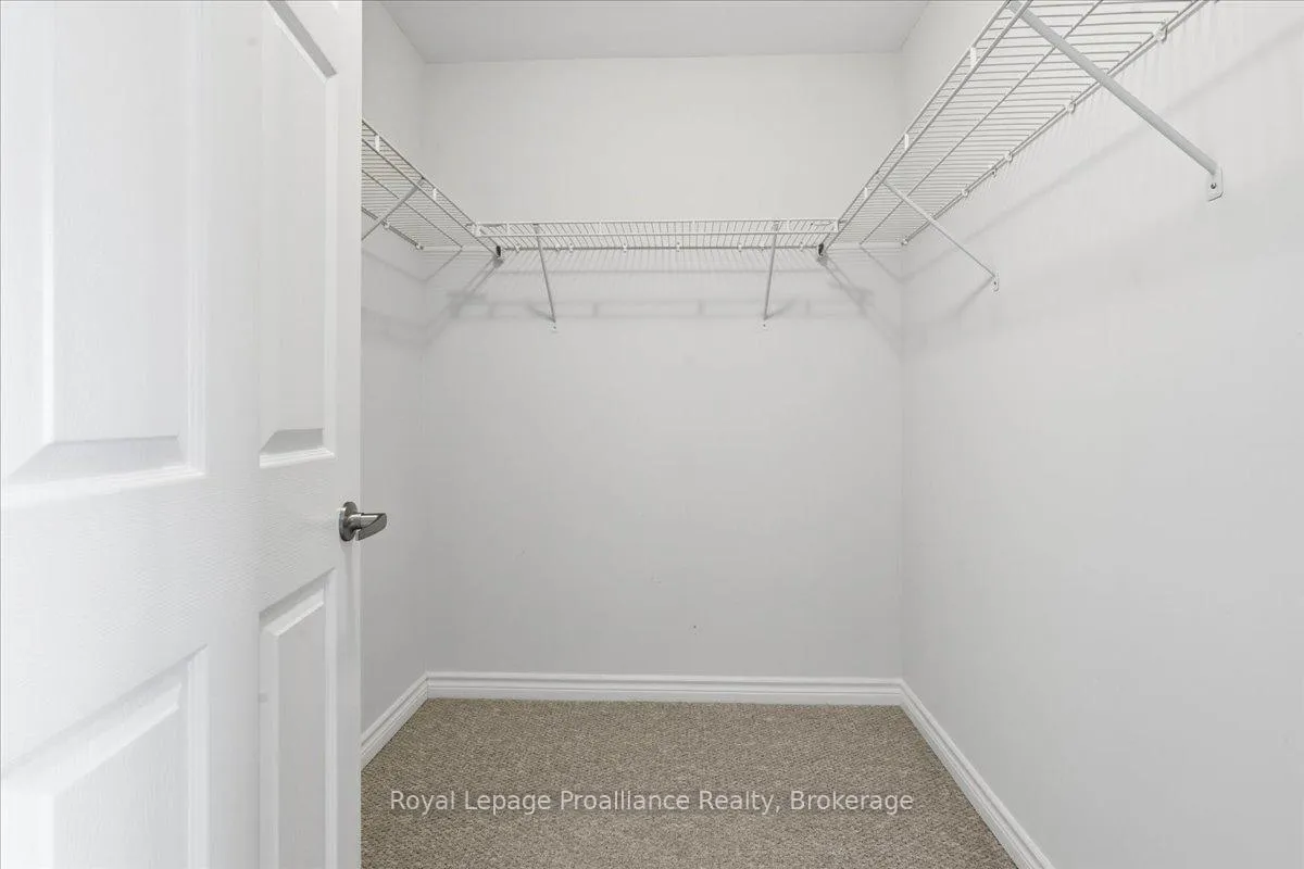 Photo 17 of 16 Ledgerock Court, Quinte West, Sidney Ward — HOMEH