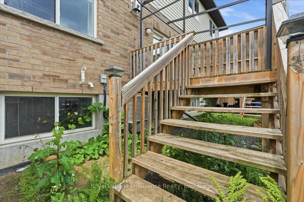 Photo 34 of 16 Ledgerock Court, Quinte West, Sidney Ward — HOMEH