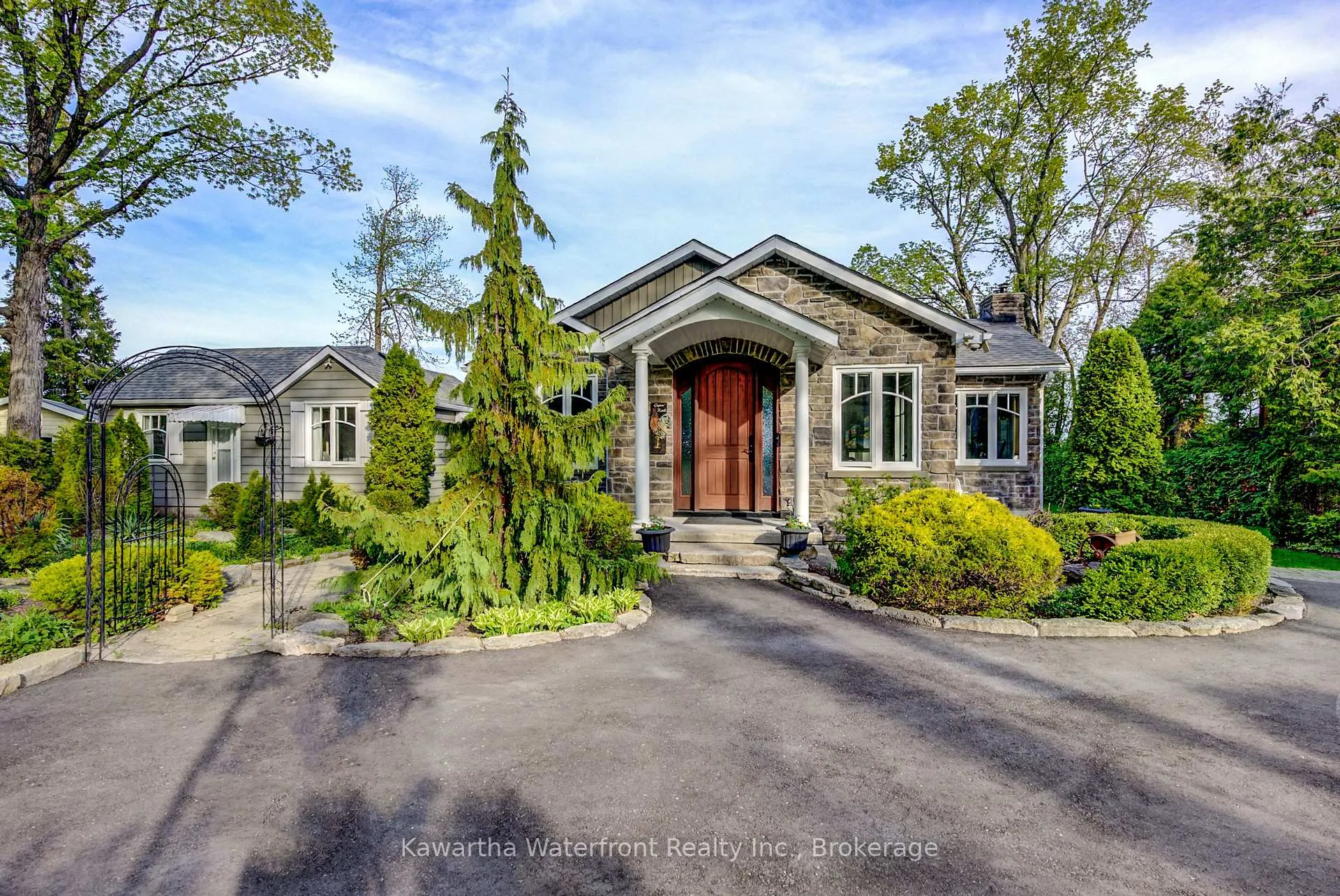 Photo 4 of 48 Maple Avenue, Kawartha Lakes, Bexley — HOMEH